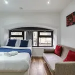 Victoria House *