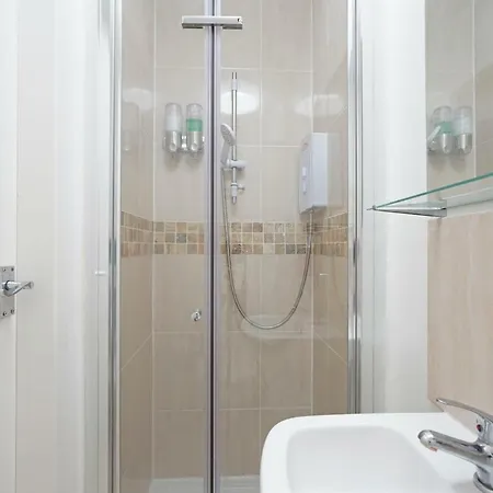 Victoria House לידס